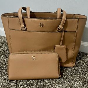 Tory Burch Robinson Tote & Wallet